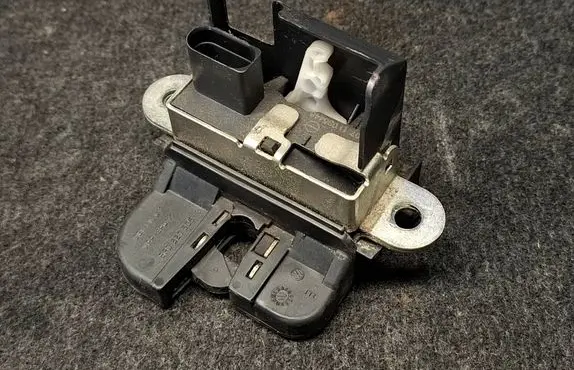Volkswagen Polo V 6R Tailgate/trunk/boot lock/catch/latch 6R0827505B