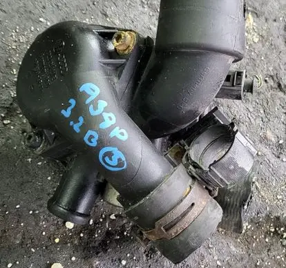 Volkswagen PASSAT B5.5 Thermostat/thermostat housing 022121121E