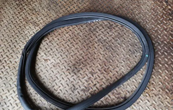Opel Mokka X Rear door rubber seal (on body) 