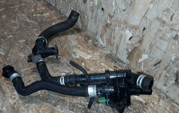 Thermostat/thermostat housing