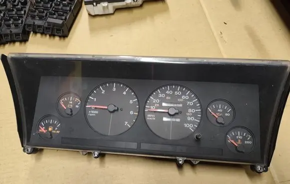 Speedometer (instrument cluster)