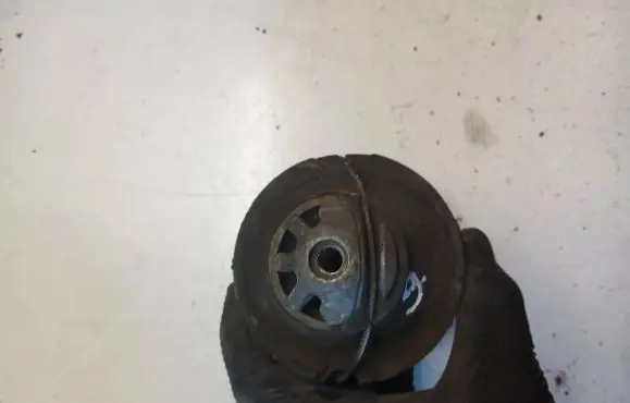 Volvo V70 Engine mount bracket 8683936