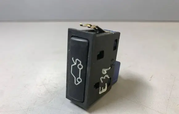 BMW 5 E39 Tailgate opening switch 8365579