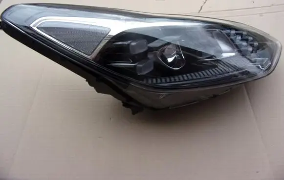 KIA Sportage Headlight/headlamp 92102F1500