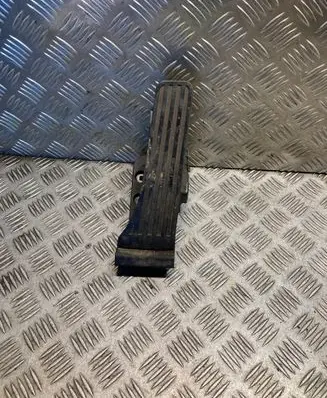 Mercedes-Benz E W212 Accelerator throttle pedal 2043000004 A2043000004