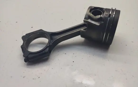 KIA Optima Piston with connecting rod 17E6B