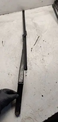 Volkswagen Golf V Front wiper blade arm 1q1955409