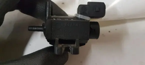 Volvo S60 Turbo solenoid valve 70261300 31219977