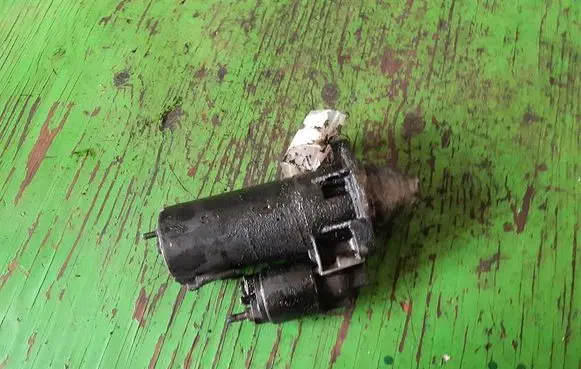 Volkswagen PASSAT B5 Starter motor