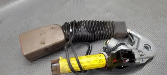 Jaguar S-Type Front seatbelt 33026186