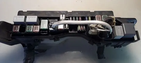Toyota Avensis T250 Fuse module 4877 8179PA1