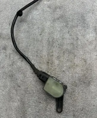 Headlight/headlamp level sensor