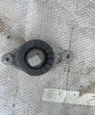 Maserati Ghibli Engine mount bracket 0670C048710