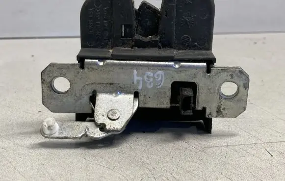 Volkswagen Polo IV 9N3 Tailgate/trunk/boot lock/catch/latch 6Q6827505