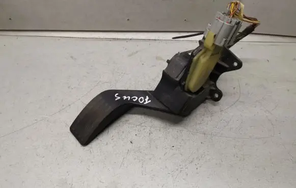 Ford Focus Accelerator throttle pedal 2M519F836AD