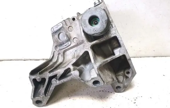 Engine mounting bracket