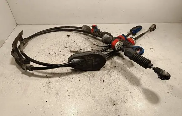 Nissan Qashqai Gear shift cable linkage 112112856