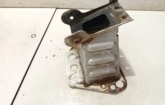 Opel Signum Front bumper mounting bracket