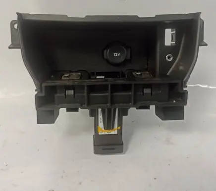 Peugeot 308 12 V Socket (front) 966610537700