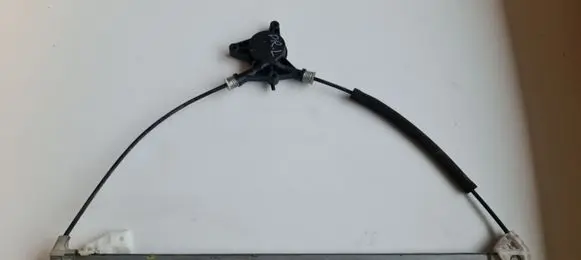 Mazda 5 Front window lifting mechanism without motor