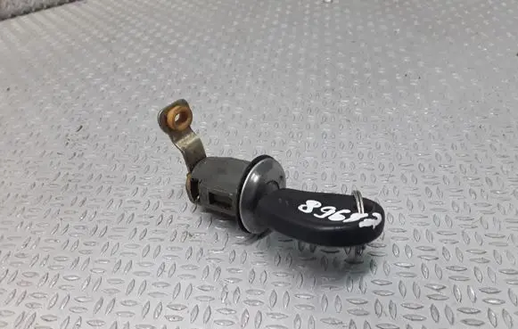 Peugeot Partner Front door lock (next to the handle) 