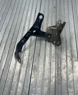BMW 5 G30 G31 G38 Fender mounting bracket 7349617