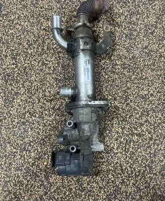 Volvo V70 EGR valve cooler 8653691 161835