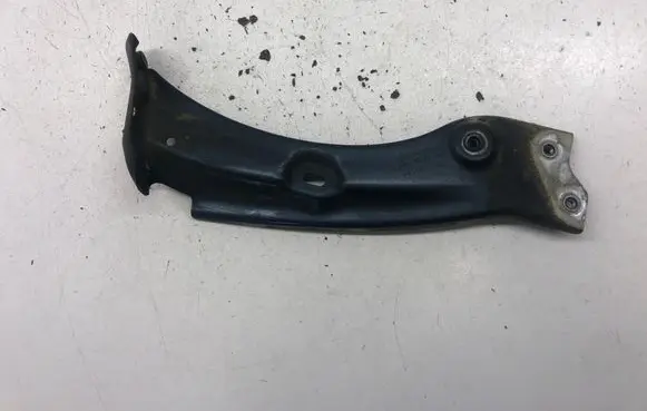 Skoda Superb B8 (3V) Fender mounting bracket 3V0821142A