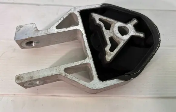 Volvo XC40 Gearbox mount 32222105