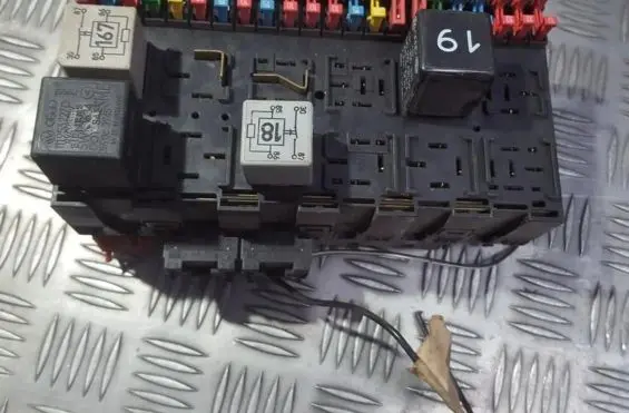Volkswagen Golf III Fuse box set 111953227D 5WK1634