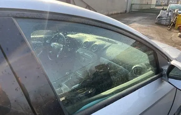 Ford Mondeo MK IV Front door window glass four-door 