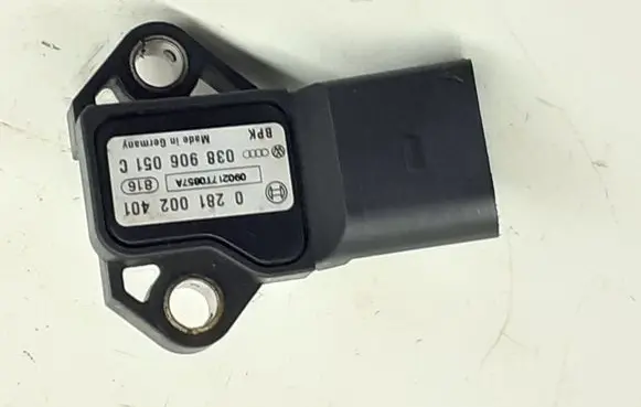Volkswagen Scirocco Air pressure sensor 0281002401 038906051C