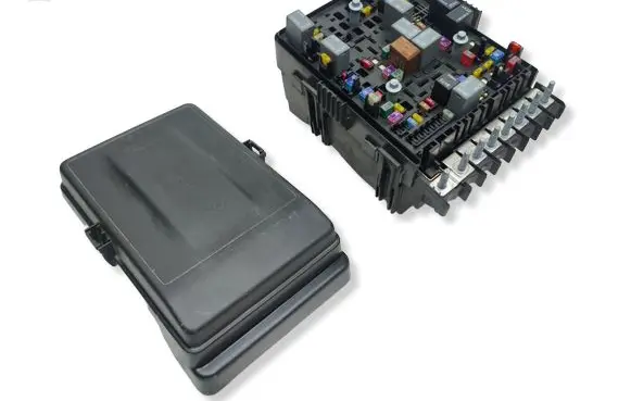 Ram 1500 Fuse module 68467638AA T0200105155924 DPN35344967