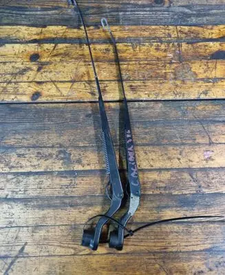 Opel Vectra C Front wiper blade arm D1823 7159 P1824