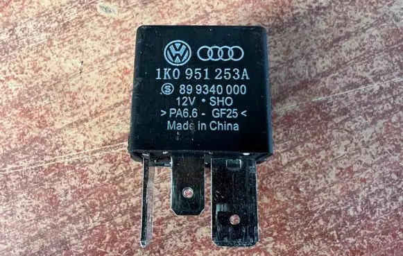 Volkswagen Golf V Other relay 1K0951253A