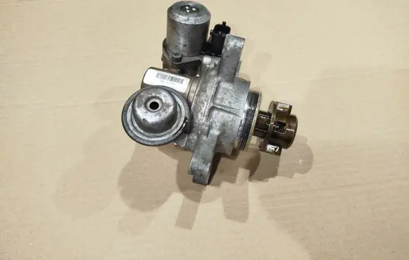 Porsche Cayenne (92A) Fuel injection high pressure pump 08011810261