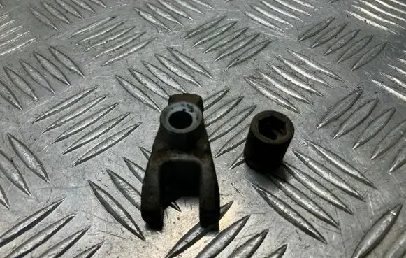 Opel Astra H Fuel Injector clamp holder