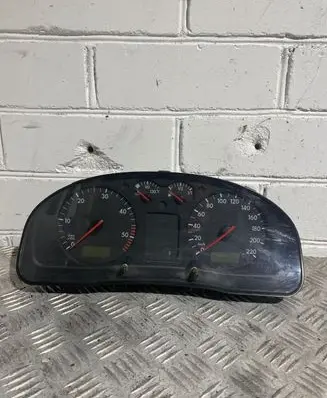 Volkswagen PASSAT B5.5 Speedometer (instrument cluster) 3B0919881N 1100087940