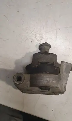Opel Zafira A Engine mount bracket 2442764