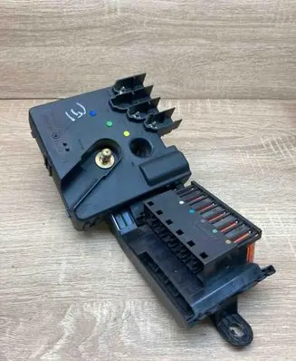 Mercedes-Benz E W211 Fuse module 2119820402 013948371