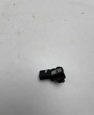 Volkswagen PASSAT B6 Air pressure sensor 0281002401 038166051C