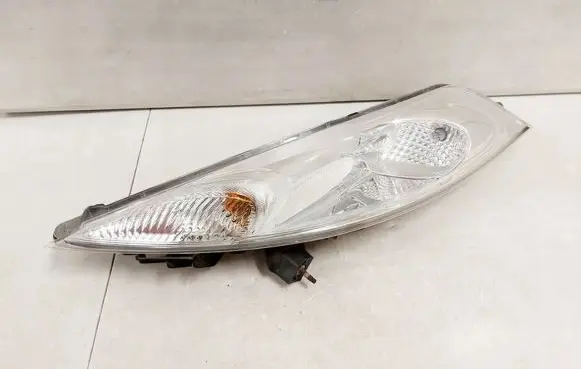 Nissan Juke I F15 Headlight/headlamp