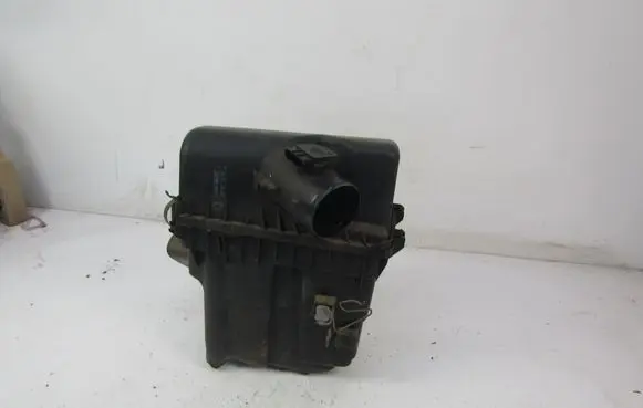 Cadillac SRX Air filter box 2202020122