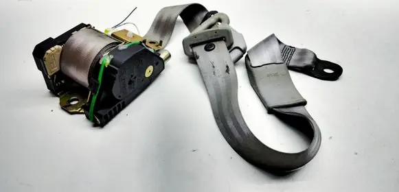 Mazda 626 Front seatbelt E1040085