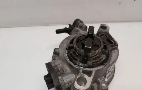 Peugeot Partner Vacuum pump 9804021880