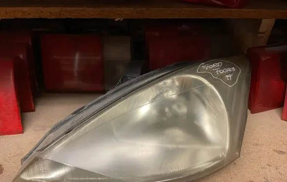 Ford Focus Headlight/headlamp 084311144 084311144L