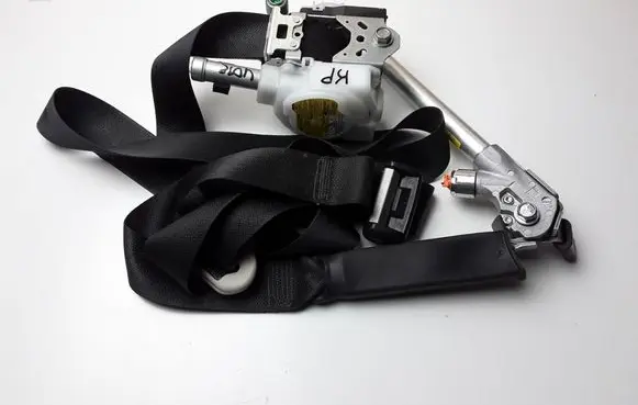 Subaru Forester SK Front seatbelt 7Y2060P