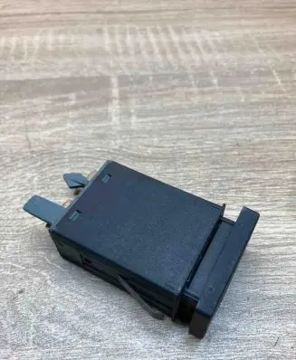 Volkswagen PASSAT B5.5 Hazard light switch 3B0953235D