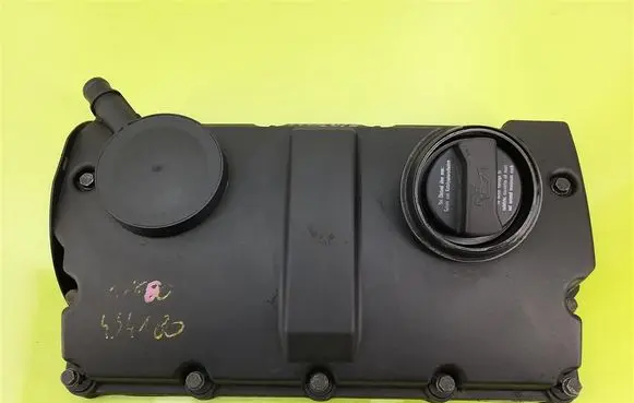 Volkswagen PASSAT B5 Rocker cam cover 038103475M