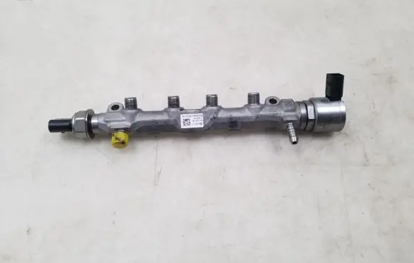 Volkswagen Golf VII Fuel main line pipe 04L089G